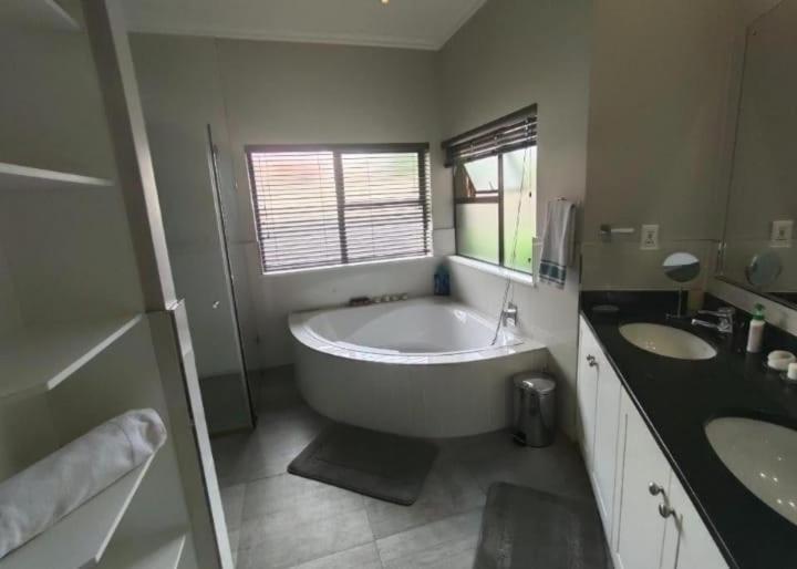 Pecanwood Estate Luxury Villa 5 Bedrooms With Pool Hartbeespoort Ngoại thất bức ảnh